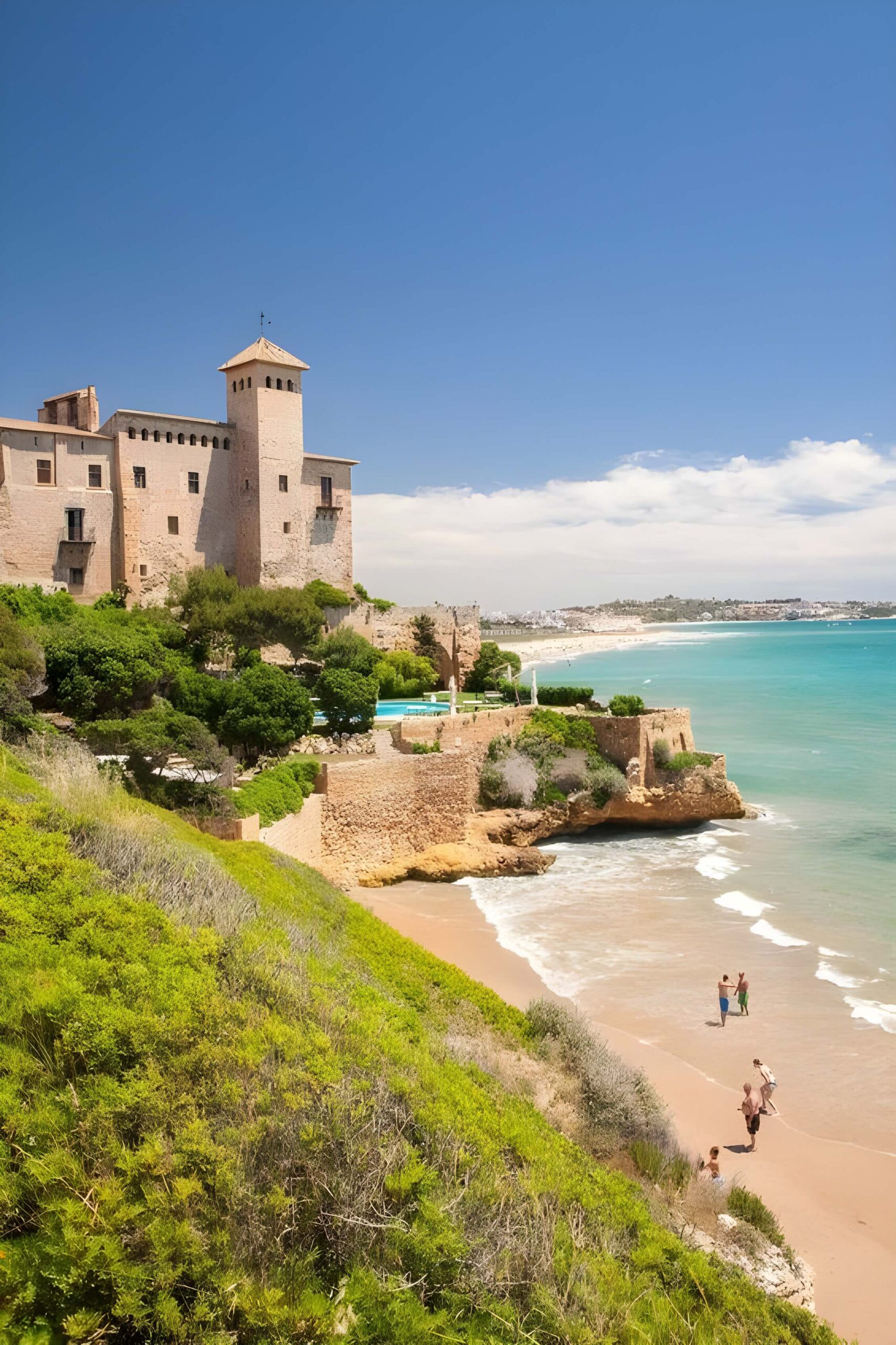 Castillo y playa e Tamarit, Costa Dorada… (1)